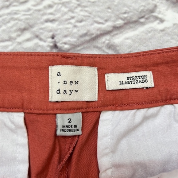 Women’s orange shorts NEW - Picture 3 of 4